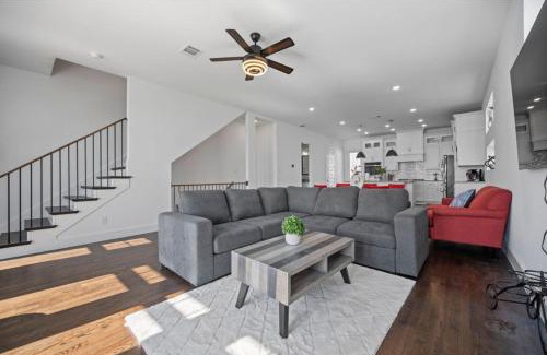 Rowlett House | Waterfront Lake House in Rowlett with Hot Tub & Pet Friendly