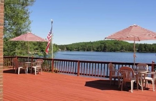 Brownfield House | Idyllic Waterfront Lake House with Spa and Pool Amenities