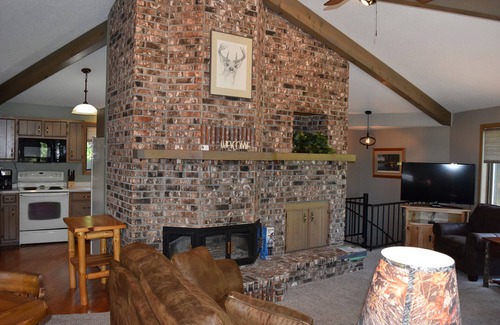 Tomahawk House | Scenic Lake House on Beautiful Lake Nokomis - 8.8/10 Rated