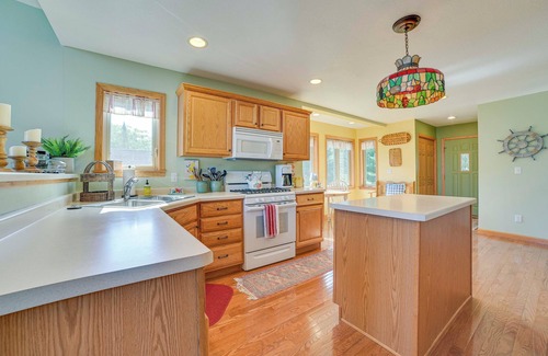 Rogers City Cottage | Idyllic Lake Huron Getaway with Private Beach Access