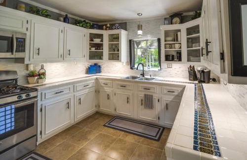 Marble Falls House | Scenic Lake LBJ Cabin with Private Dock & Pet-Friendly Perks
