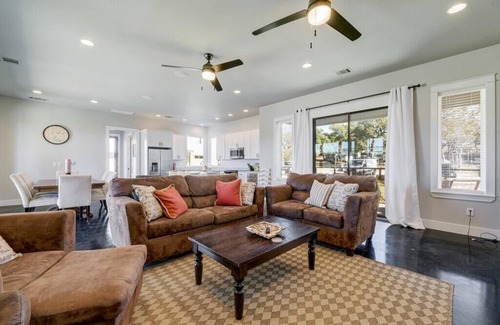 Granite Shoals House | Waterfront Lake House with Boat Lift and Dock on Lake LBJ