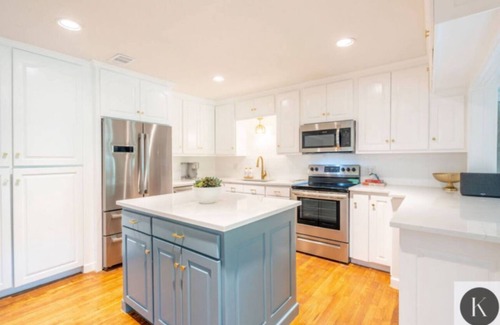 Seguin House | Waterfront Lakehouse in McQueeney with AC, WiFi… Sleeps up to 17