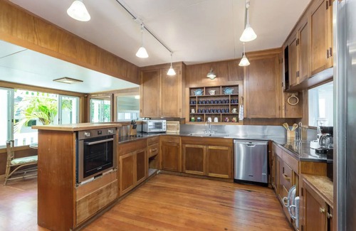Lanikai House | Inviting Waterfront Lanikai Beach Retreat for Families & Pets