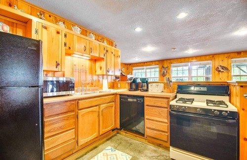 Eucha Cabin | Grand Lake Waterfront Retreat with Boat Dock & Pool Access