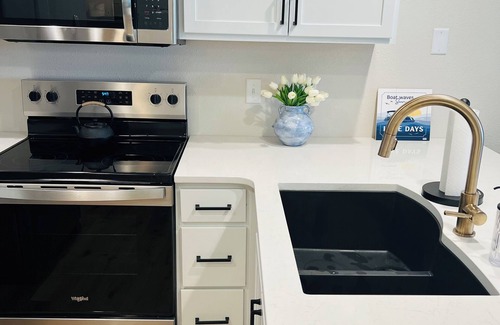 Osage Beach Condo | Stunning Waterfront Ledges: Lake View & 2 Pools Awaits You