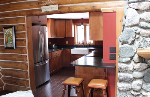 Center Conway House | Waterfront Log Cabin with Pool on Conway Lake