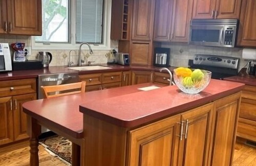 South Bend House | Waterfront Retreat with Kitchen & 10 HD Smart TVs