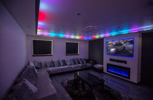 Pettycur Apartment | Waterfront Luxury Apartment with Family-Friendly Amenities