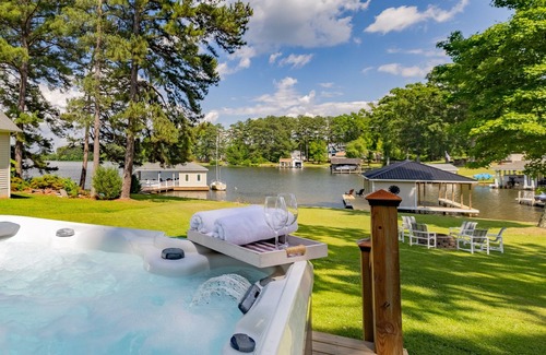 Myrick Estates House | Waterfront Retreat: Hot Tub, Kayaks & Pet-Friendly Fun!