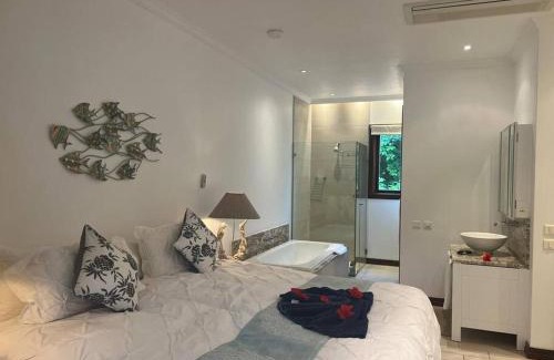 Mahe Island House | Waterfront Maison: Family-Friendly Retreat in Seychelles