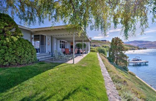 Manson House | Peaceful Waterfront Cabin on Lake Chelan with Pet-Friendly Deck
