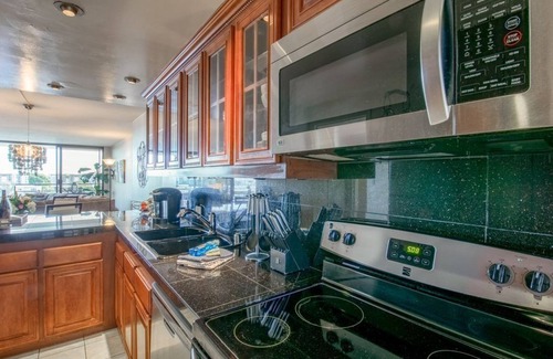 Marina del Rey Condo | Prime Waterfront Marina Del Rey Condo Steps from the Beach