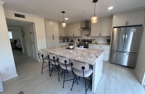 Flowood House | Modern 4BR Lake House with Dock & Fishing Pier Awaits You