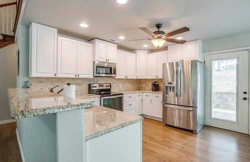 Chico House | waterfront, multi level gated deck + Kayaks!