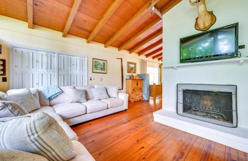 Cub Run House | Waterfront Nolin Lake Gem Guest House and Balcony