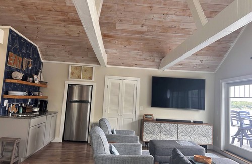 Teaticket House | Tranquil Waterfront Oasis with Master Suites & Private Decks
