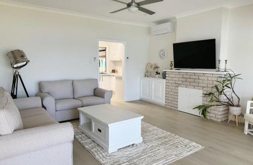 Tascott House | Waterfront Oasis at Central Coast