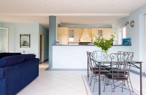 Mali Ston Apartment | Waterfront Oasis: Relax with Spa, Hot Tub & Breakfast