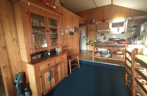 Bay View House | Scenic Waterfront Escape on Bay of Fundy with Pet-Friendly Perks