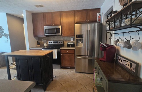 Eatonton House | Waterfront on Lake Sinclair 4 bedroom 4bath Bring your boat or relax on the lake