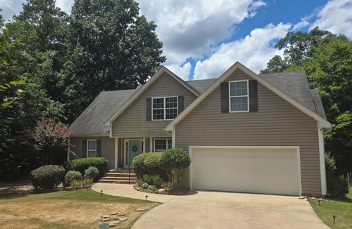 Eatonton House | Waterfront on Lake Sinclair 4 bedroom 4bath Bring your boat or relax on the lake