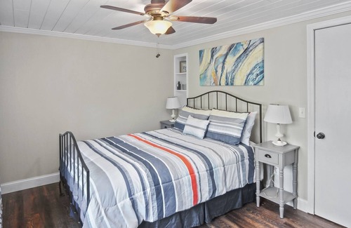 Parsonsfield Cottage | Scenic Waterfront on Randall Lake with Pool & Breakfast
