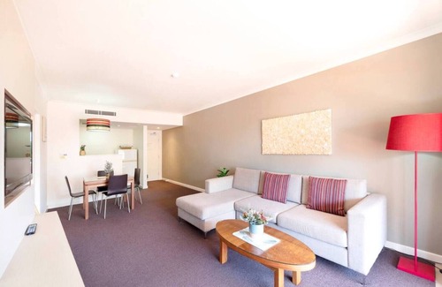 Darwin City Centre Apartment | Scenic Waterfront Retreat with Tropical Pool Oasis