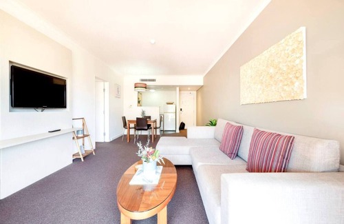 Darwin City Centre Apartment | Scenic Waterfront Retreat with Tropical Pool Oasis