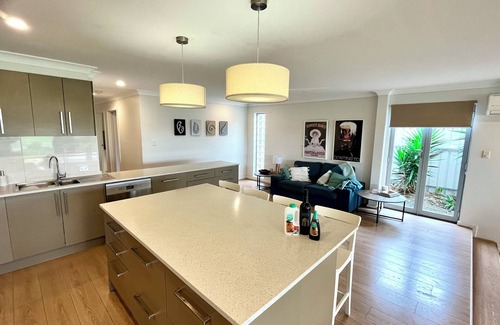 Nangkita House | Waterfront Paradise - Ideal for Family Groups & Ocean Views