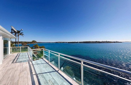 Bundeena House | Unforgettable Bundeena Waterfront Pavilion with Ocean Views