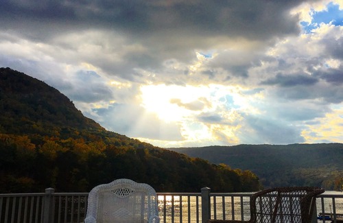 Chattanooga Condo | Waterfront Paradise with Pool & Lake Views Near Downtown