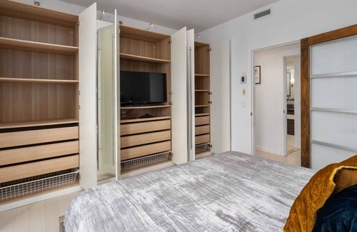 Montreal Condo | Waterfront penthouse with 1000 square feet patio