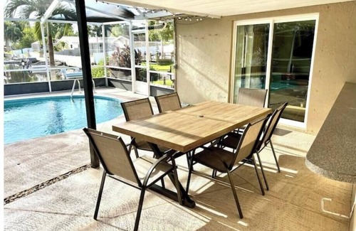 Largo House | Waterfront Pool Home - 8PPL 4BR
