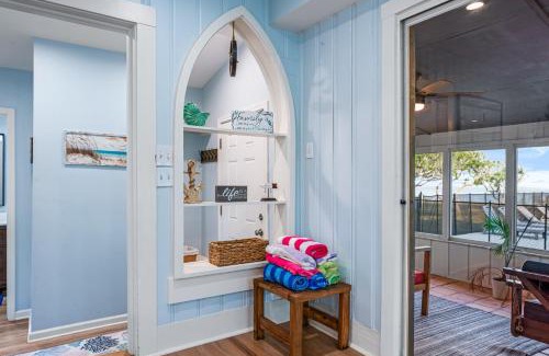 Bayside House | Waterfront Pool Hot Tub Private Pier Guest Bungalow