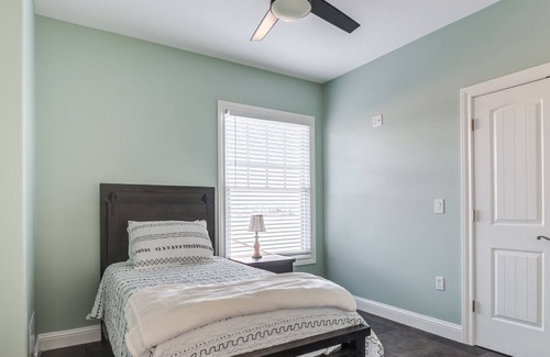 Buffalo Springs House | Scenic Waterfront Retreat @BSL with Breathtaking Sunsets