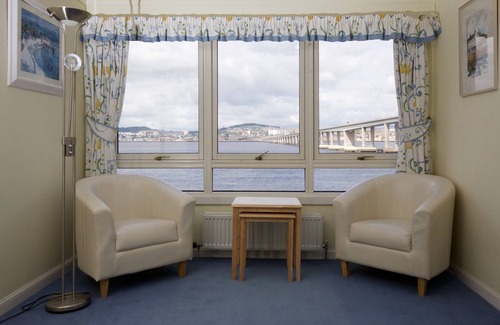 Newport-On-Tay Apartment | Scenic Waterfront Retreat Near St Andrews with Ocean Views