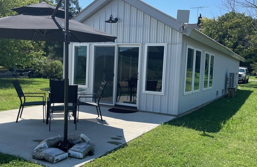 Cambridge Cottage | Idyllic Waterfront Retreat with Private Boat Access