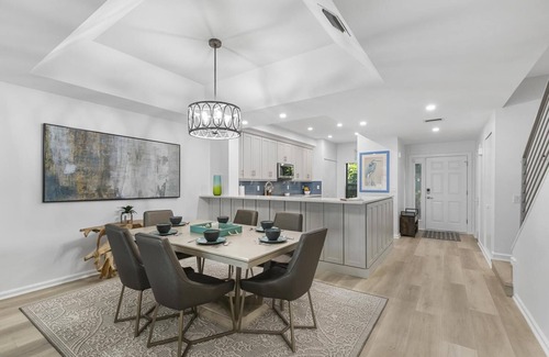 Marco Island Condo | Relaxing Oceanfront Getaway with Pool and Spa Amenities