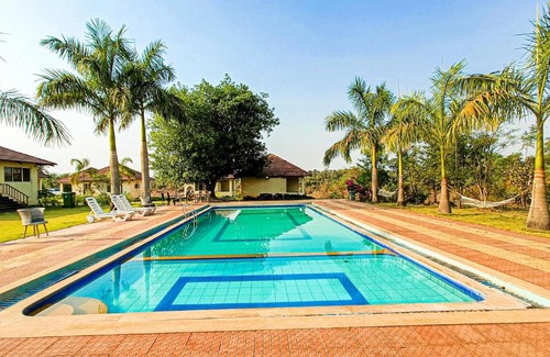 Vada House | Tranquil Waterfront Resort in Mumbai with Pool & Breakfast