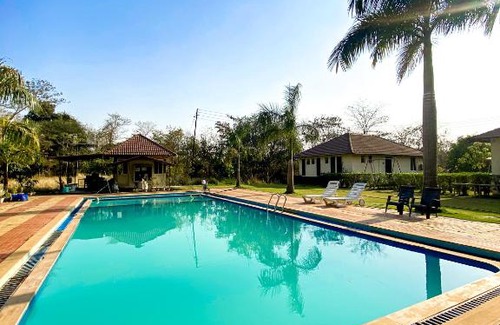 Vada House | Tranquil Waterfront Resort in Mumbai with Pool & Breakfast