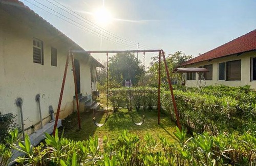 Vada House | Tranquil Waterfront Resort in Mumbai with Pool & Breakfast