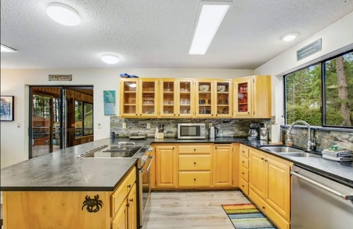 Eldon House | Ocean View Retreat: Eldon House with Spa and Hot Tub