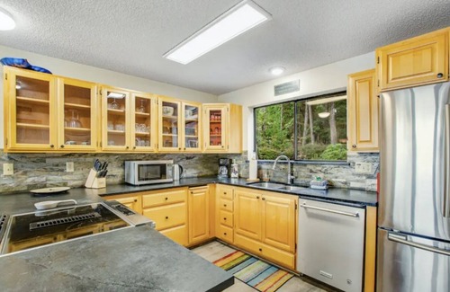 Eldon House | Ocean View Retreat: Eldon House with Spa and Hot Tub
