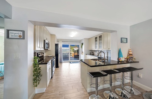 Argonaut Isle House | Waterfront Retreat Near FLL/Hollywood/Dania - 2BR w/BBQ, Kayaks & Beach Access