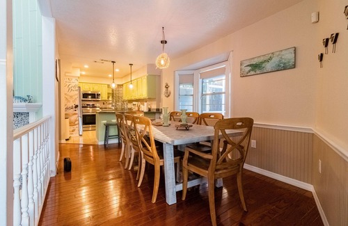 Weeki Wachee Gardens House | Ideal Weeki Vibes: Enjoy Kayaks, Breakfast & Hot Tub
