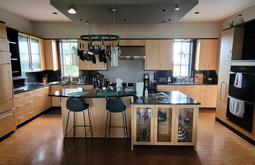 Queenstown House | Experience Waterfront Bliss: Pool, Ocean Views & Pet Friendly