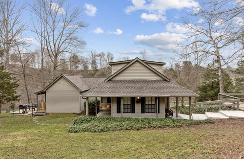Sparta House | Serene Waterfront River House: Kayak, Fish & Unwind!