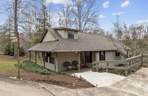 Sparta House | Serene Waterfront River House: Kayak, Fish & Unwind!