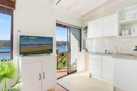 Scotland Island House | Cozy Waterfront Island Retreat: Pet-Friendly with Ocean Views